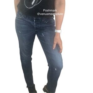 Textile Elizabeth and James Mid-Rise Debbie Distressed Jeans Sz 28